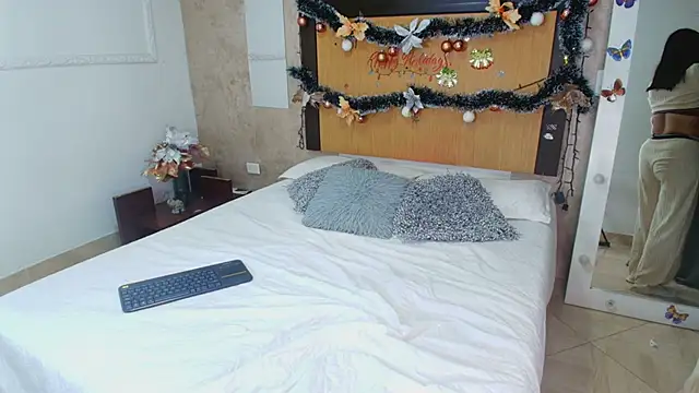 mialopez52 online show from 12-13-25, 11:00