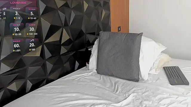 Wendy Marchall online show from 09-21-25, 07:08