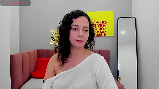 Linda Insatiable online show from 11-18-25, 01:32