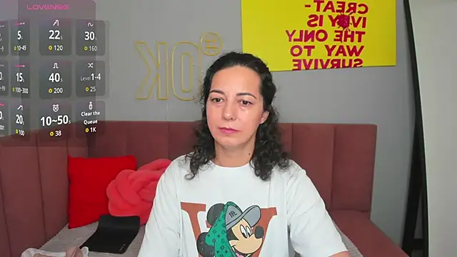 Linda Insatiable online show from 11-13-25, 01:31