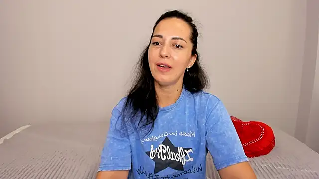 Snapshot of Linda_Insatiable chatting on 06-15-26, 01:28 Linda Insatiable online show from 06-15-26, 01:28