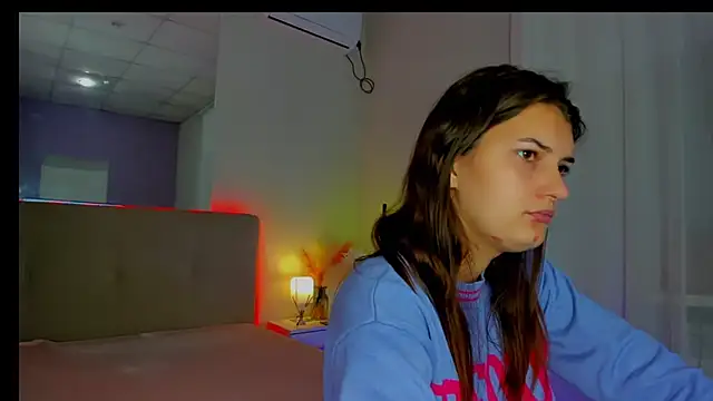 Laura Leee online show from 10-10-25, 05:30