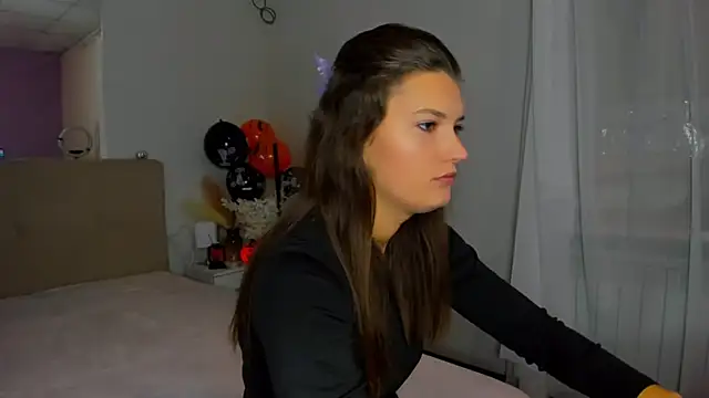 Laura Leee online show from 11-02-25, 06:07