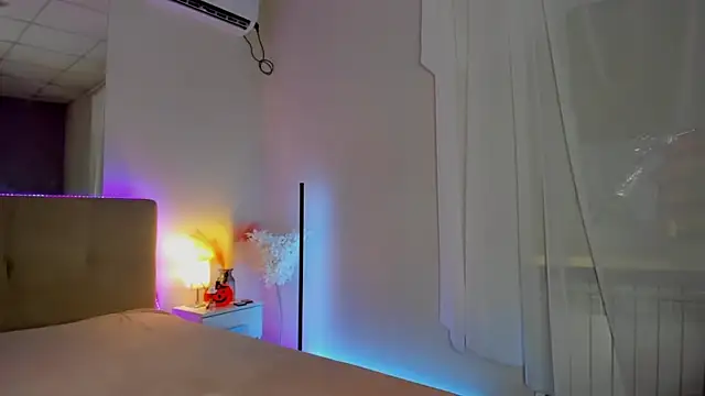 Laura Leee online show from 10-15-25, 05:17