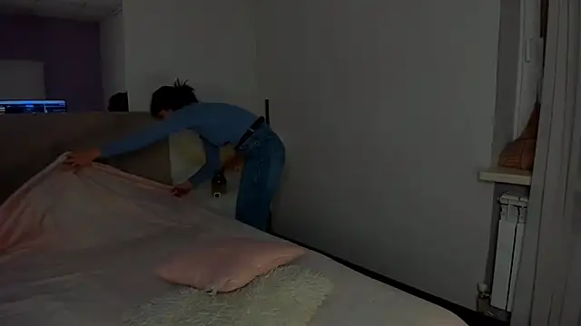 Laura Leee online show from 03-17-25, 06:29