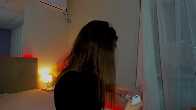 Laura Leee online show from 10-05-25, 05:20