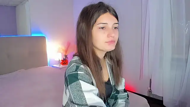 Laura Leee online show from 10-17-25, 05:11