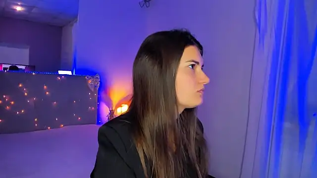 Laura Leee online show from 05-30-26, 04:52