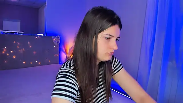 Laura Leee online show from 05-16-26, 04:55
