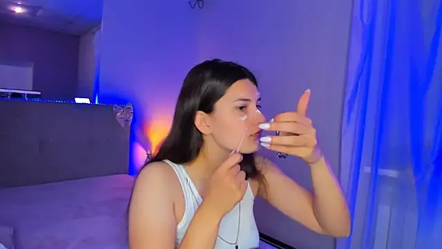 Laura Leee online show from 05-25-26, 05:07