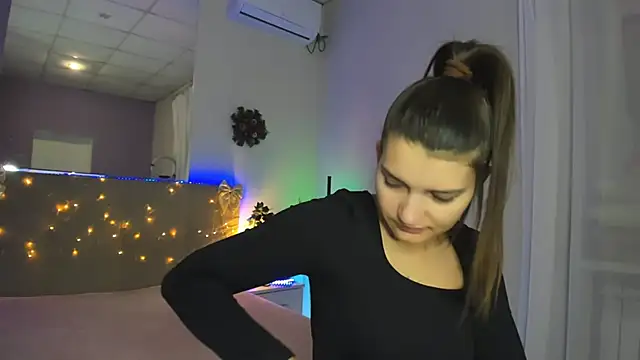 Laura Leee online show from 12-14-25, 06:30