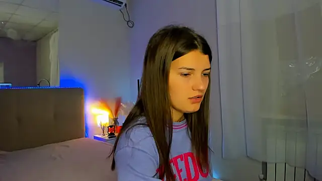 Laura Leee online show from 10-20-25, 05:31