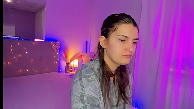 Laura Leee online show from 04-04-26, 04:52