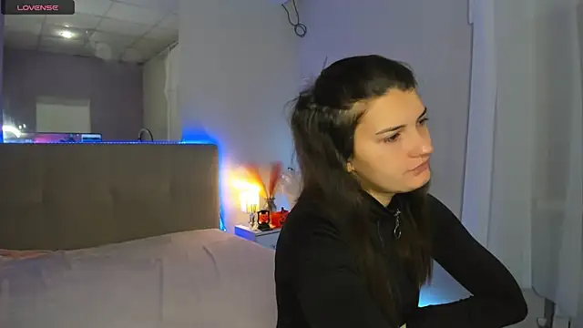 Laura Leee online show from 10-21-25, 05:18