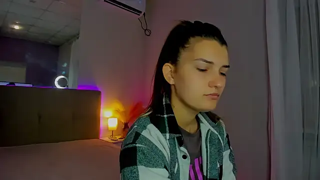 Laura Leee online show from 09-12-25, 05:29