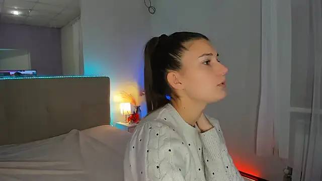 Laura Leee online show from 10-16-25, 05:16