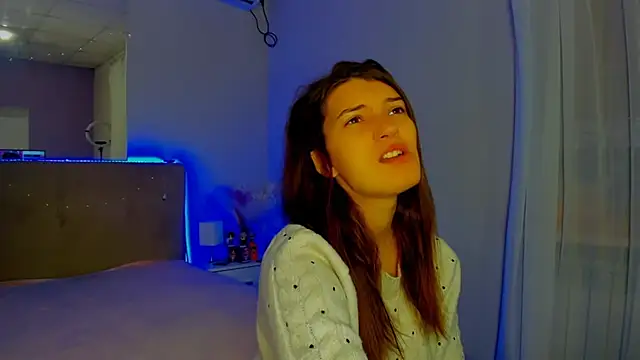 Laura Leee online show from 11-18-25, 06:17