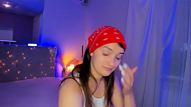 Snapshot of Laura_Leee chatting on 06-16-26, 04:56 Laura Leee online show from 06-16-26, 04:56
