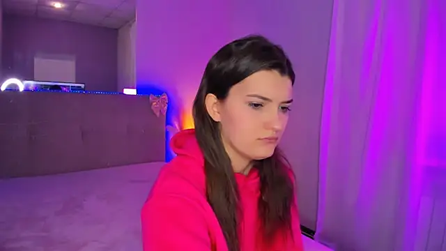 Laura Leee online show from 04-11-26, 07:45