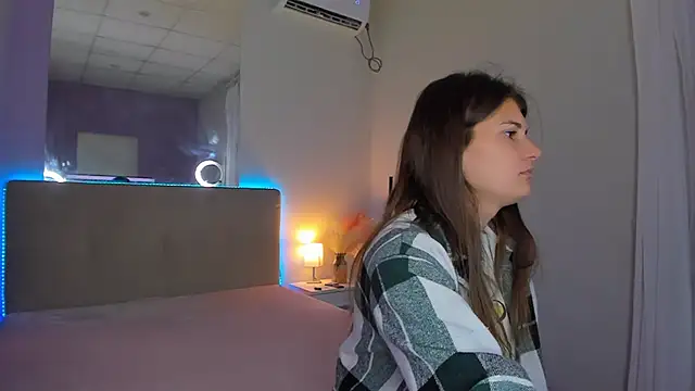 Laura Leee online show from 09-24-25, 05:25