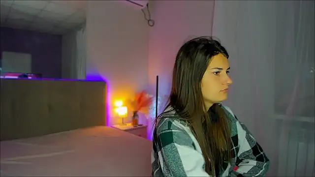 Laura Leee online show from 09-25-25, 05:24