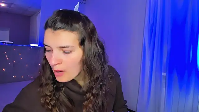Laura Leee online show from 04-28-26, 05:12