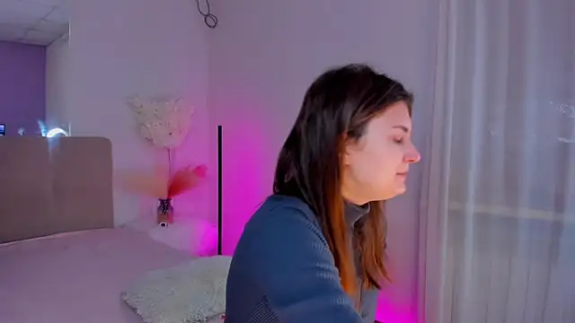 Laura Leee online show from 03-20-25, 06:19