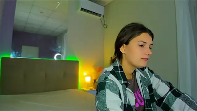 Laura Leee online show from 09-23-25, 05:25