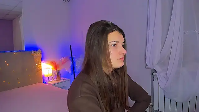 Snapshot of Laura_Leee chatting on 02-06-26, 06:20 Laura Leee online show from 02-06-26, 06:20