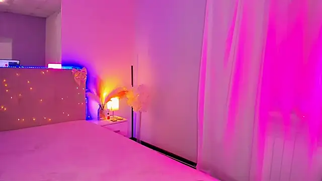 Laura Leee online show from 04-10-26, 05:03