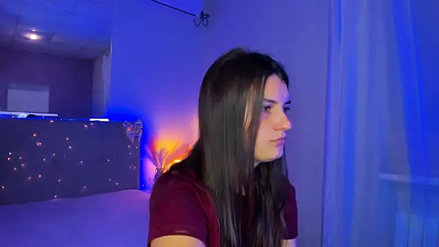 Snapshot of Laura_Leee chatting on 07-17-26, 05:26 Laura Leee online show from 07-17-26, 05:26