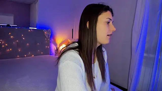 Snapshot of Laura_Leee chatting on 07-12-26, 04:57 Laura Leee online show from 07-12-26, 04:57