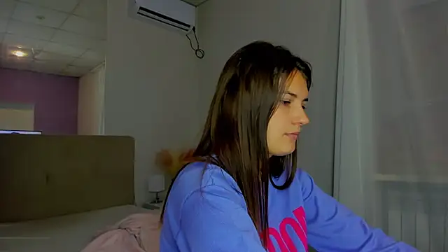 Laura Leee online show from 09-30-25, 05:24