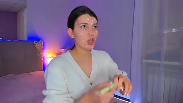 Snapshot of Laura_Leee chatting on 02-28-26, 06:13 Laura Leee online show from 02-28-26, 06:13