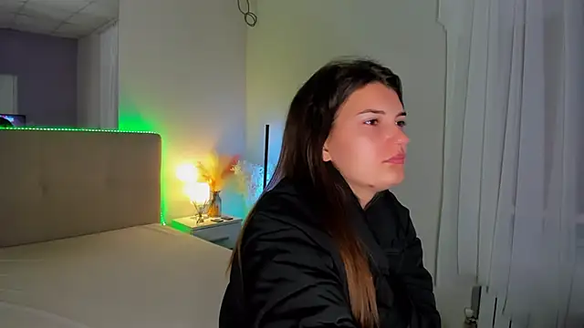 Laura Leee online show from 10-12-25, 04:58