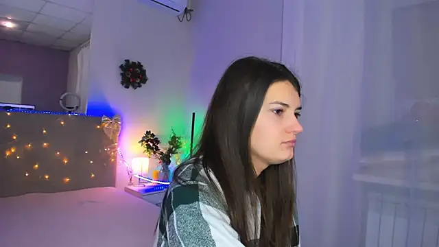 Laura Leee online show from 12-23-25, 06:12