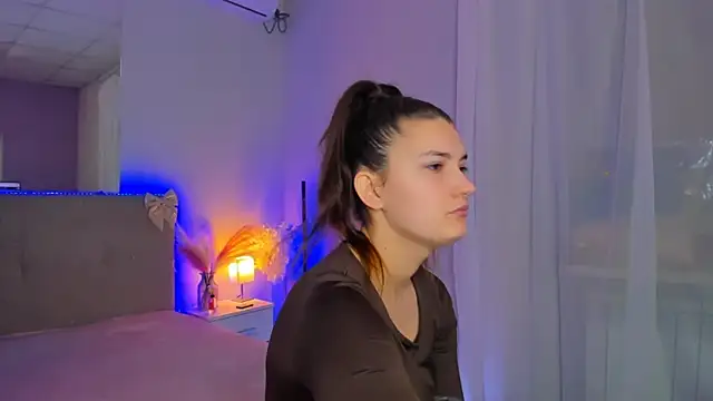 Laura Leee online show from 03-18-26, 05:43