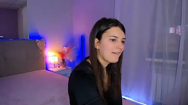 Snapshot of Laura_Leee chatting on 02-22-26, 06:16 Laura Leee online show from 02-22-26, 06:16