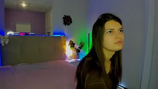 Laura Leee online show from 12-18-25, 06:18