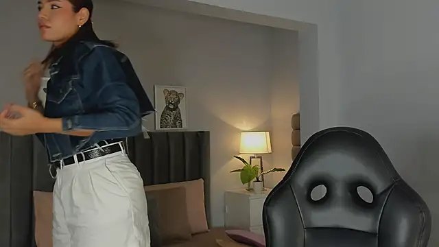 Madie  collins online show from 11-22-25, 11:20