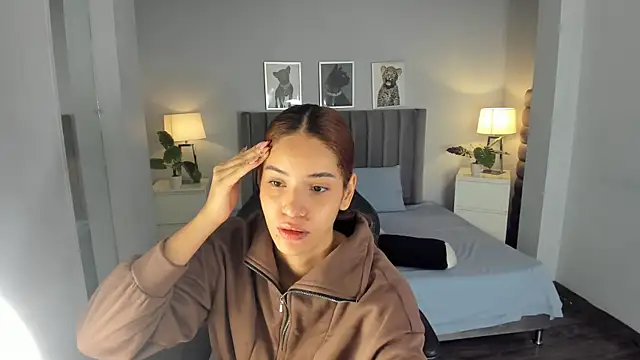 Madie  collins online show from 10-19-25, 11:24