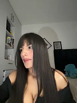 Snapshot of Dulceeany chatting on 10-21-25, 11:37 Dulceeany online show from 10-21-25, 11:37