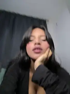 Snapshot of Dulceeany chatting on 03-05-25, 04:02 Dulceeany online show from 03-05-25, 04:02