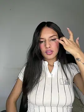 Snapshot of Dulceeany chatting on 01-19-25, 01:10 Dulceeany online show from 01-19-25, 01:10