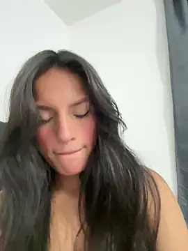 Snapshot of Dulceeany chatting on 01-10-25, 02:14 Dulceeany online show from 01-10-25, 02:14