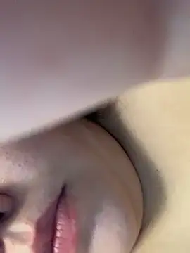 Snapshot of lunamas chatting on 10-26-25, 05:30 lunamas online show from 10-26-25, 05:30