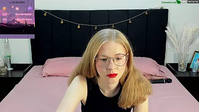 Snapshot of CatmintLush chatting on 06-17-26, 11:36 CatmintLush online show from 06-17-26, 11:36