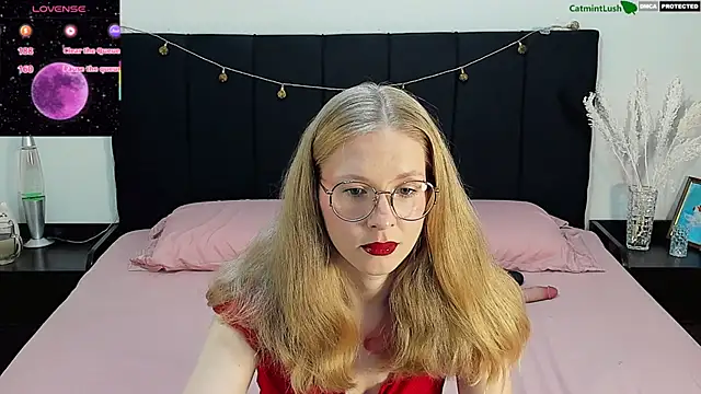 Snapshot of CatmintLush chatting on 07-10-26, 11:38 CatmintLush online show from 07-10-26, 11:38