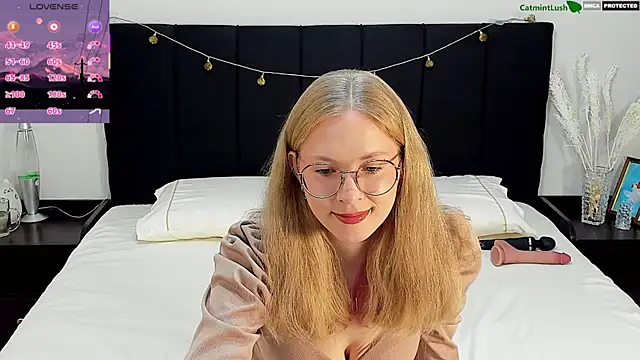 Snapshot of CatmintLush chatting on 06-21-26, 11:43 CatmintLush online show from 06-21-26, 11:43