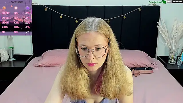 Snapshot of CatmintLush chatting on 06-18-26, 11:32 CatmintLush online show from 06-18-26, 11:32